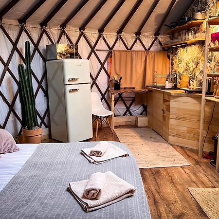 Aloha Glamp - Okragle Domki Przy Rzece - Balia I Sauna - Energylandia Zagornik Luaran gambar