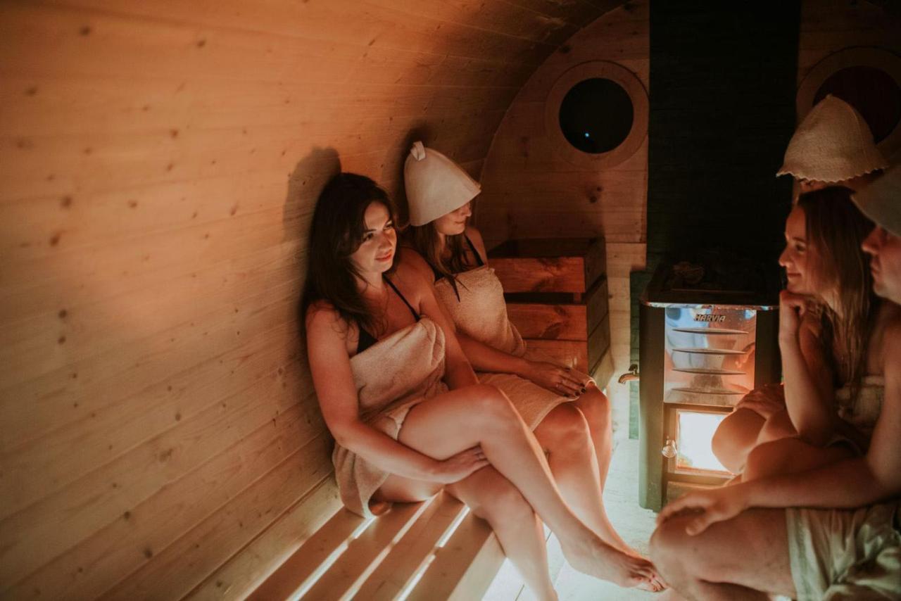 Aloha Glamp - Okragle Domki Przy Rzece - Balia I Sauna - Energylandia Villa Zagornik Luaran gambar