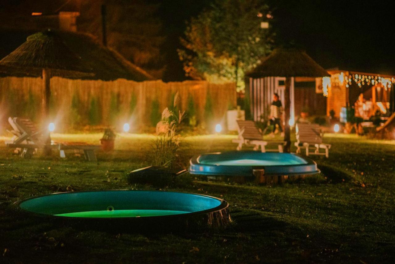 Aloha Glamp - Okragle Domki Przy Rzece - Balia I Sauna - Energylandia Zagornik Luaran gambar