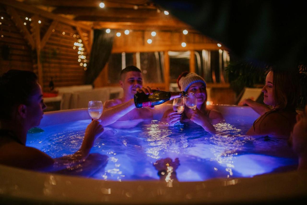 Aloha Glamp - Okragle Domki Przy Rzece - Balia I Sauna - Energylandia Zagornik Luaran gambar