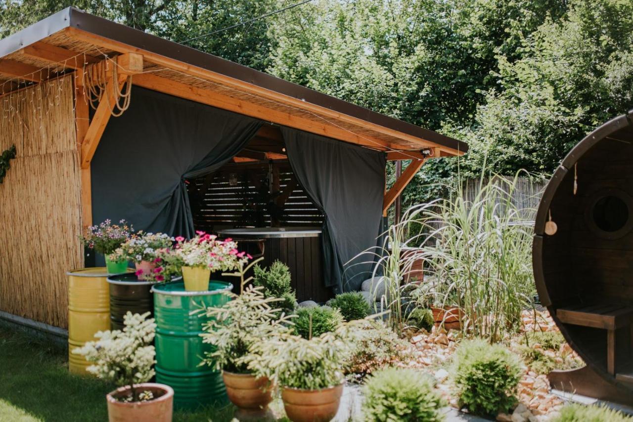 Aloha Glamp - Okragle Domki Przy Rzece - Balia I Sauna - Energylandia Zagornik Luaran gambar
