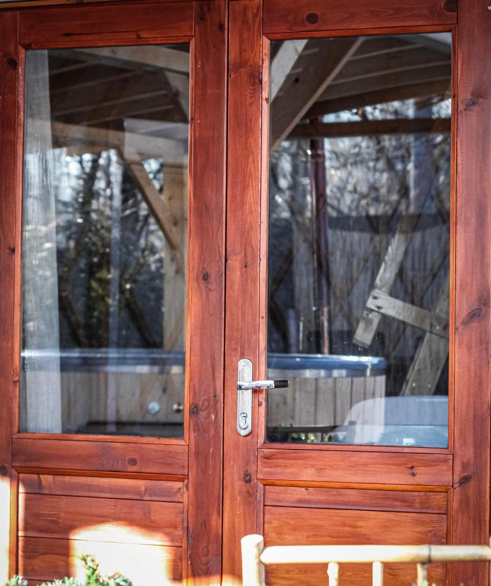 Aloha Glamp - Okragle Domki Przy Rzece - Balia I Sauna - Energylandia Zagornik Bilik gambar