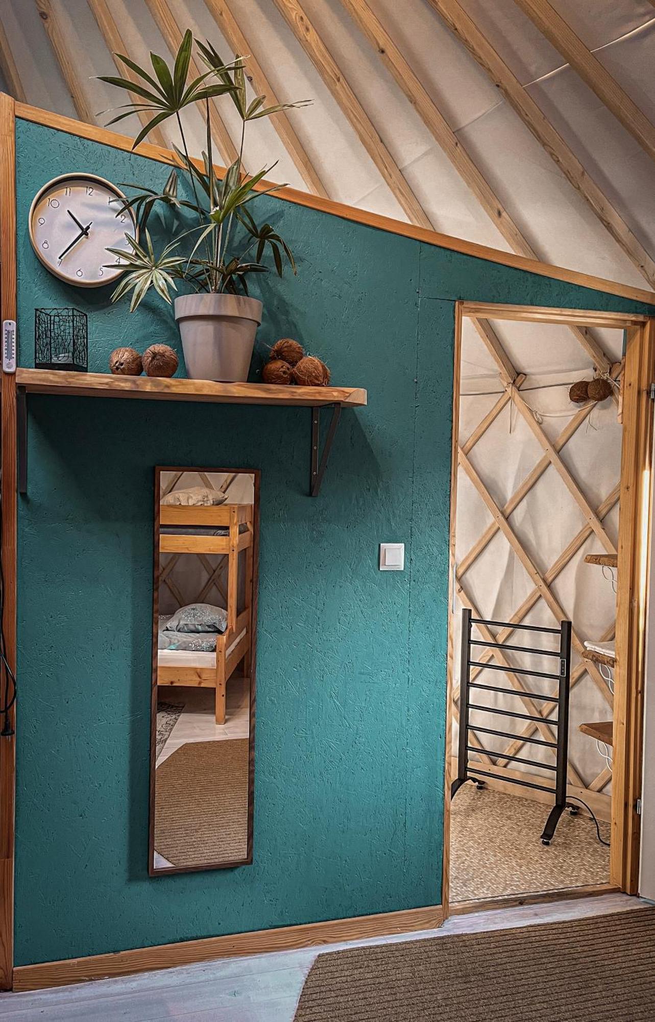 Aloha Glamp - Okragle Domki Przy Rzece - Balia I Sauna - Energylandia Zagornik Bilik gambar