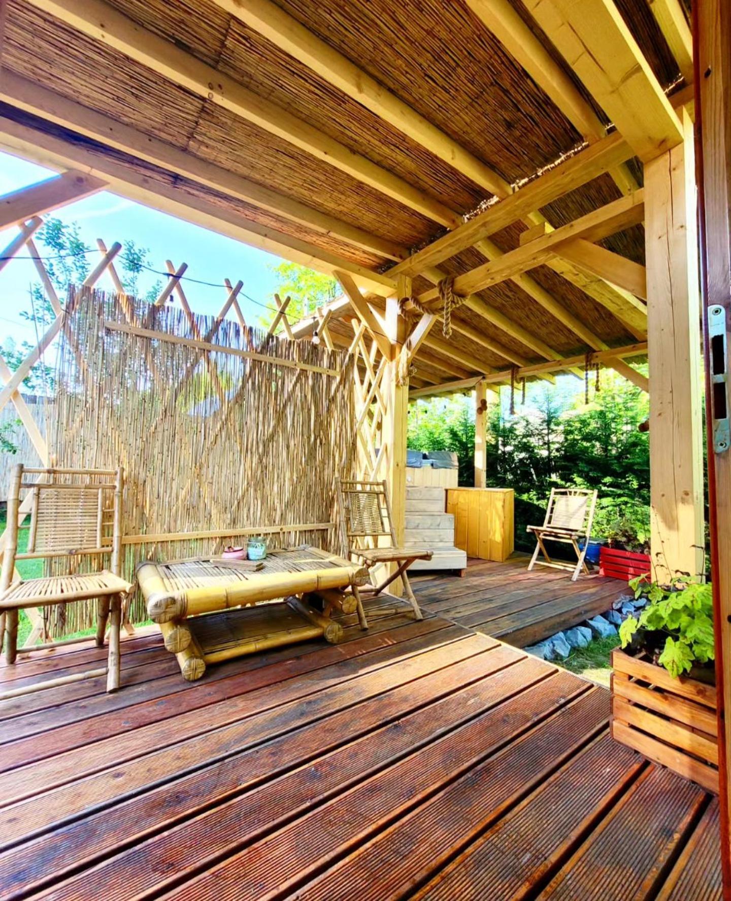 Aloha Glamp - Okragle Domki Przy Rzece - Balia I Sauna - Energylandia Zagornik Bilik gambar